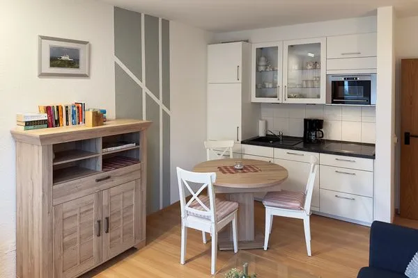 Offene Küche der Ferienwohnung Südspitze 18/3 in Wittdün auf Amrum Haus *Südspitze 18* Ferienwohnung "Südspitze 18/3"