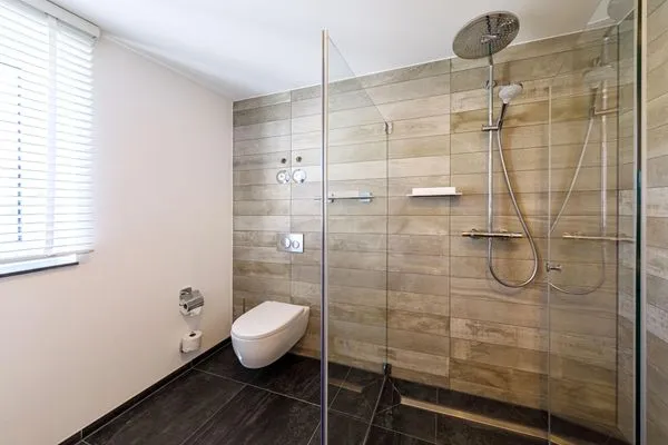 Ferienwohnung Große Strandperle Ostseebad Wustrow ZweiWasser Alte Seefahrtschule Badezimmer  Große Strandperle