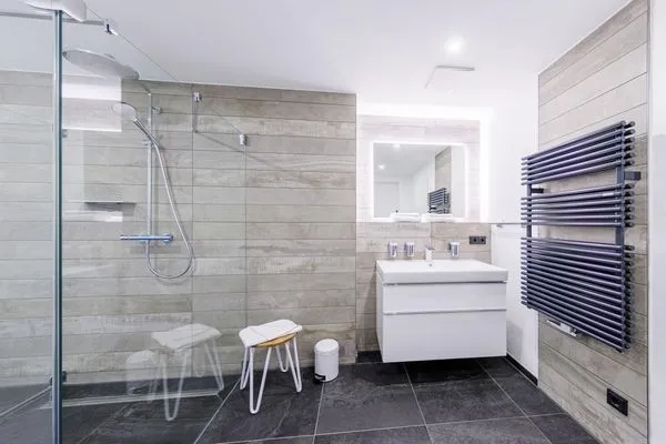 Ferienwohnung Strandlaeufer Ostseebad Wustrow ZweiWasser Alte Seefahrtschule Badezimmer  Strandlaeufer