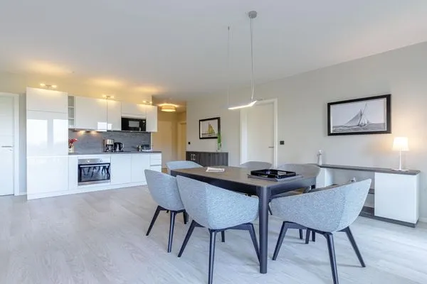 Ferienwohnung Strandlaeufer Ostseebad Wustrow ZweiWasser Alte Seefahrtschule Küche und Essbereich  Strandlaeufer