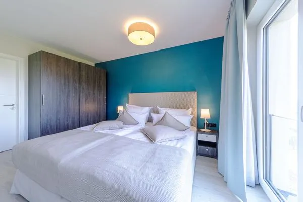 Ferienwohnung Strandlaeufer Ostseebad Wustrow ZweiWasser Alte Seefahrtschule Schlafzimmer mit Doppelbett  Strandlaeufer