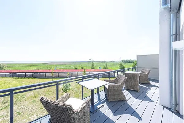 Ferienwohnung Strandleben Ostseebad Wustrow ZweiWasser Alte Seefahrtschule Balkon für Sonnenstunden  Strandleben