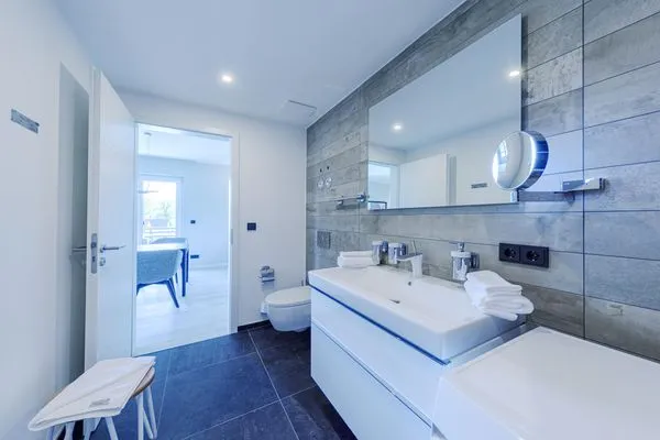 Ferienwohnung Strandluft Ostseebad Wustrow ZweiWasser Alte Seefahrtschule Badezimmer  Strandluft