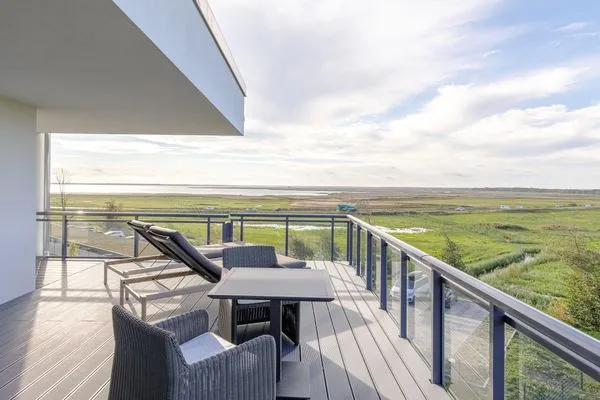 Ferienwohnung Strandlounge Ostseebad Wustrow ZweiWasser Alte Seefahrtschule Balkon mit Weitblick  Strandlounge