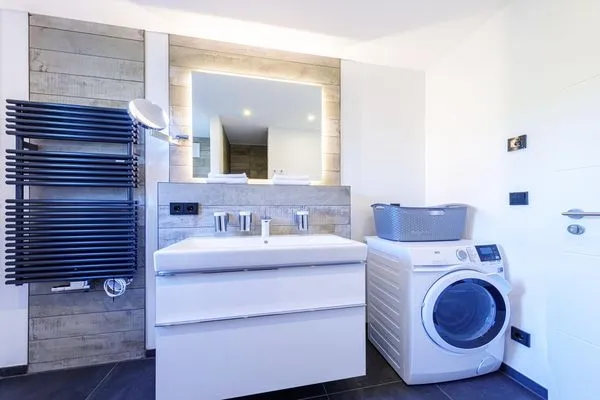 Ferienwohnung Meersinn Ostseebad Wustrow ZweiWasser Alte Seefahrtschule Badezimmer  Meersinn