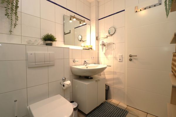 BIRKENHOF Haus 10, App. 20 "Strandglück" Ostseebad Wustrow - Badezimmer