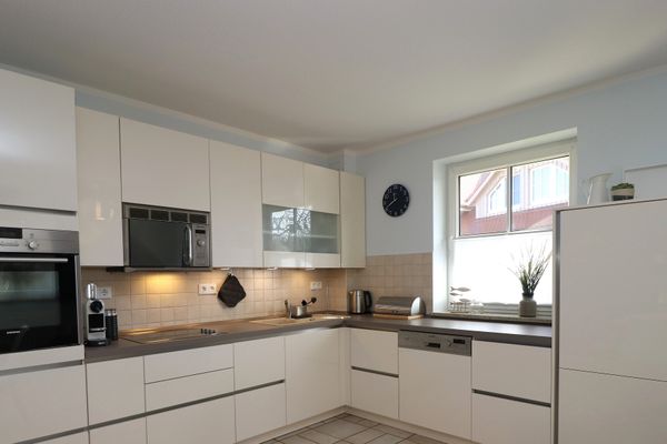 BIRKENHOF Haus 10, App. 20 "Strandglück" Ostseebad Wustrow - Küche / Küchenzeile