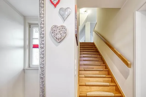 Vorflur mit Treppe Kavelweg 9 Kavelweg 9 Whg 5