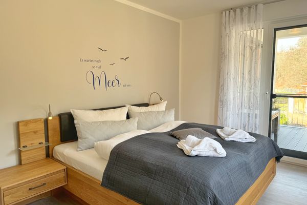 Schlafzimmer mit Doppelbett