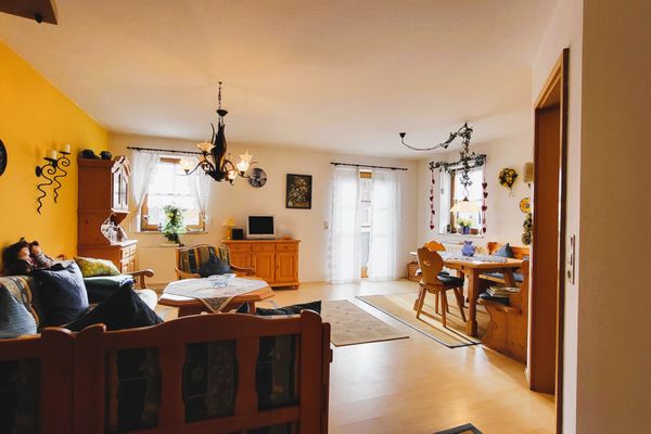  Ferienwohnung Flora Ferienwohnungen in Roßhaupten - Wohnzimmer