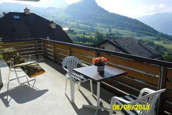 Balkon mit Sitzgelegenheit  Apartment Aeschen Mirador