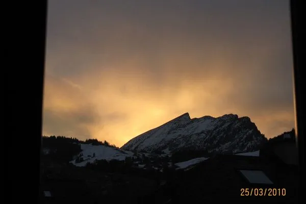 Sonnenaufgang beim Leistchamm  Apartment Aeschen Mirador