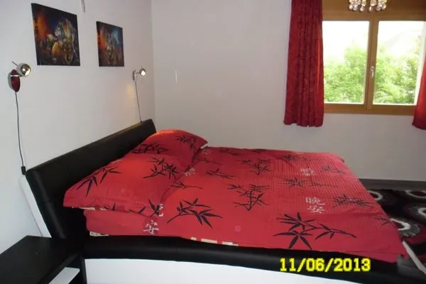 Schlafzimmer mit Doppelbett  Apartment Aeschen Mirador