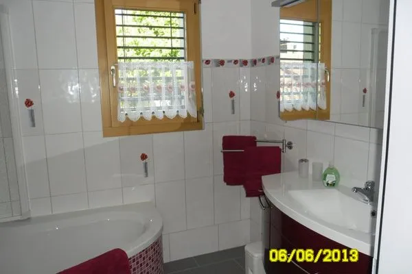 Badezimmer mit Badewanne  Apartment Aeschen Mirador