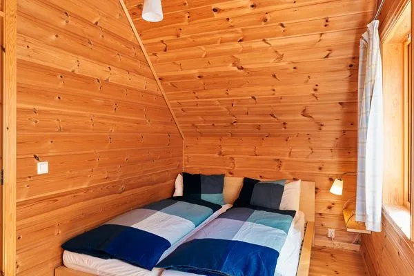 Gemütliches Schlafzimmer auf der Rückseite des Ferienhauses  Fjordhytte-4