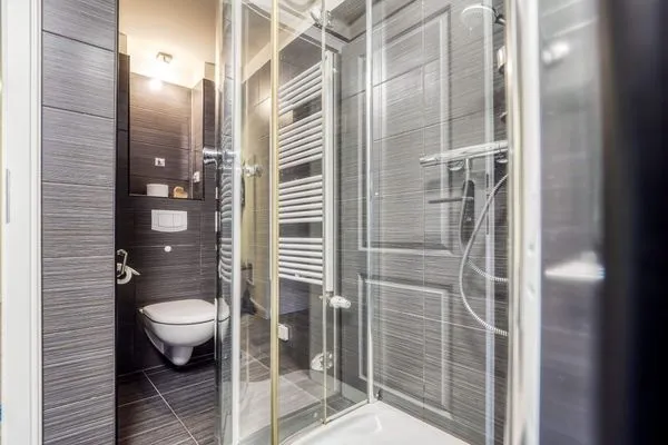 Badezimmer mit Dusche und Badewanne  Birkmaase 10 - Wohnung 1