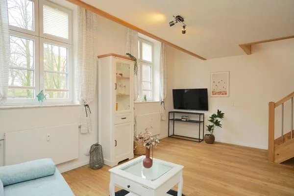 Wohnzimmer  Ferienwohnung 'An der Schlei' für bis zu drei Personen mit Blick auf den Schleswiger Dom