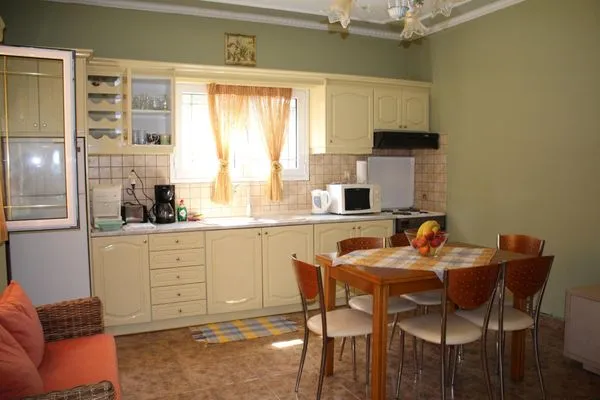 Küche / Küchenzeile  Jasmin Skidi