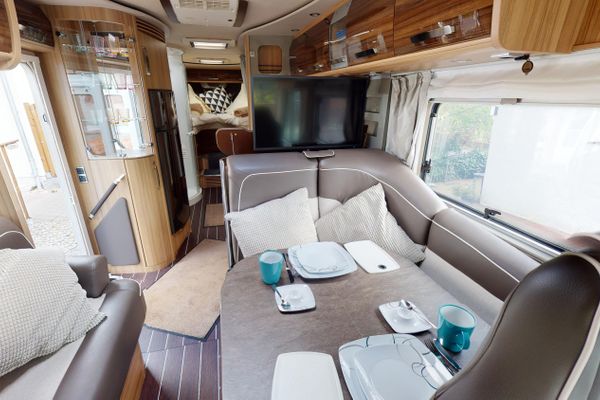  Wohnmobil Knaus Sun i 900 LEG Laboe - Wohnzimmer