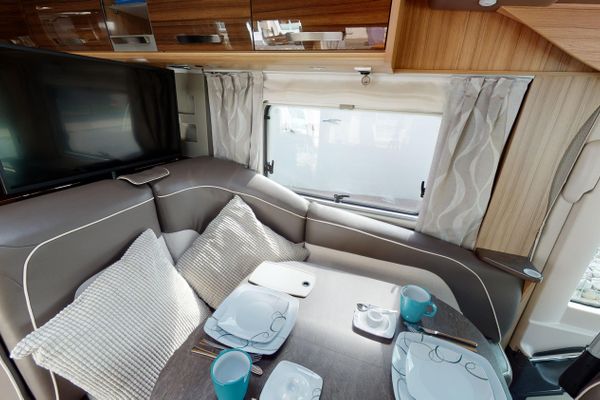  Wohnmobil Knaus Sun i 900 LEG Laboe - Schlafzimmer