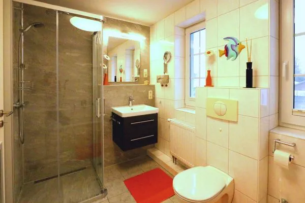 Badezimmer mit Dusche  Rosenberg-Siedlung 21
