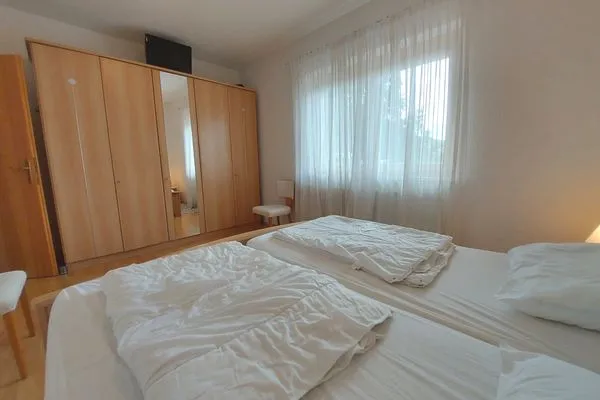 Bett  Apartment Narcis - Alter Kindergarten