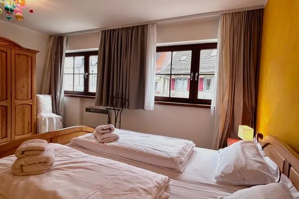  Ferienwohnung Im Seepalais Langenargen - Schlafzimmer 2 - Doppelbett