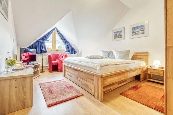 Schlafzimmer mit Doppelbett Ferienpark Freesenbruch Reihenhaus 6a - Möwe