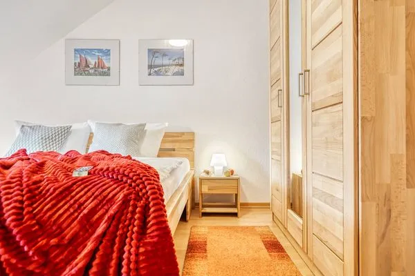 Schlafzimmer mit Doppelbett Ferienpark Freesenbruch Reihenhaus 6a - Möwe