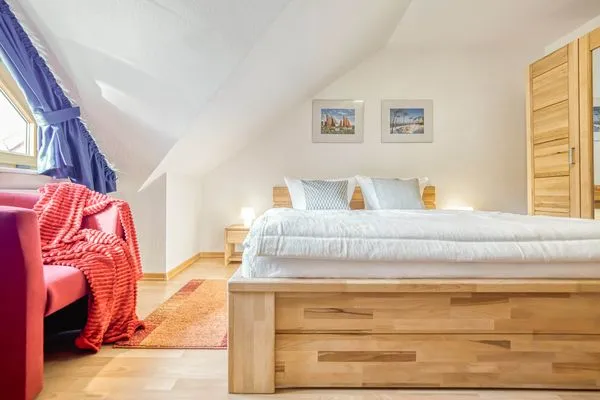 Schlafzimmer mit Doppelbett Ferienpark Freesenbruch Reihenhaus 6a - Möwe