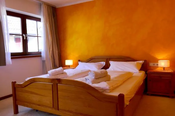  Ferienwohnung Im Seepalais Langenargen - Schlafzimmer 2 - Doppelbett