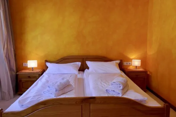  Ferienwohnung Im Seepalais Langenargen - Schlafzimmer 2 - Doppelbett