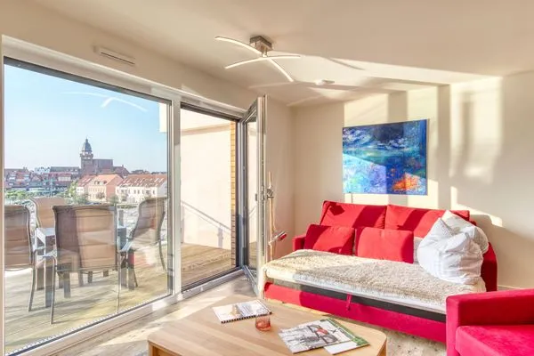 Ferienwohnung Wohlfühloase Hafenresidenz Waren (Müritz) - Wohnzimmer mit Hafenblick  Wohlfühloase