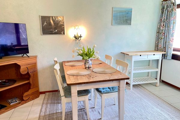  Haus Meeresluft Muschel St. Peter-Böhl - Esstisch