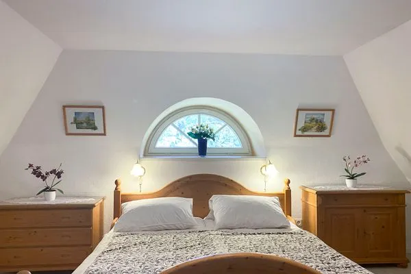 Schlafzimmer mit Doppelbett Achtern Diek Achtern Diek 7b - Wohnung 8