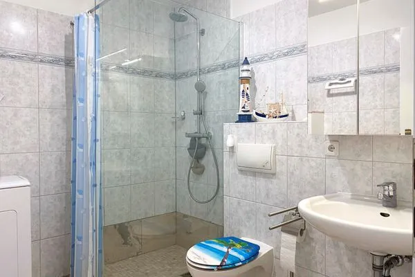 Badezimmer mit Dusche Achtern Diek Achtern Diek 12c - Wohnung 3