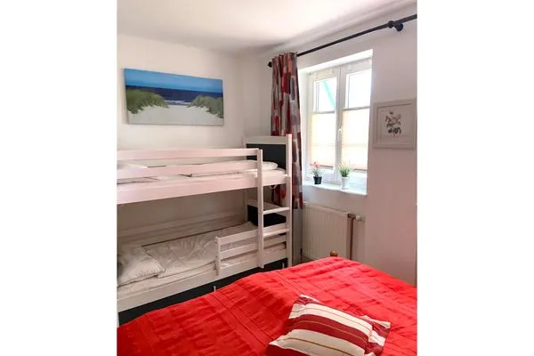 Schlafzimmer mit Doppelbett & Etagenbett Achtern Diek Achtern Diek 12c - Wohnung 3