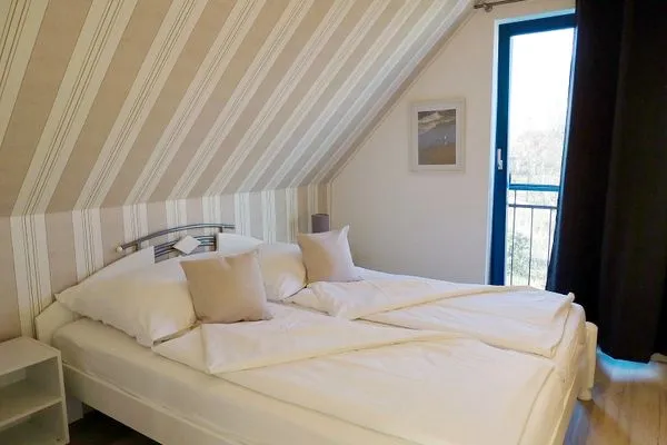 Schlafzimmer mit Doppelbett  Meeresrauschen 1