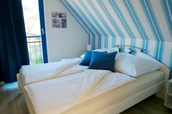 Schlafzimmer mit Doppelbett  Meeresrauschen 1