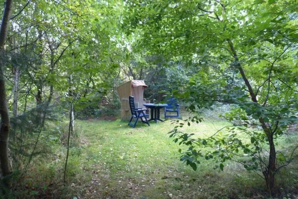 Strandkorb im Garten zu der Ferienwohnung Anne in Nebel auf Amrum Haus Troeltsch Ferienwohnung *Anne*
