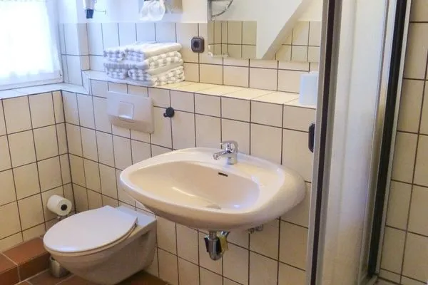 Duschbad in der Ferienwohnung Anne in Nebel auf Amrum Haus Troeltsch Ferienwohnung *Anne*