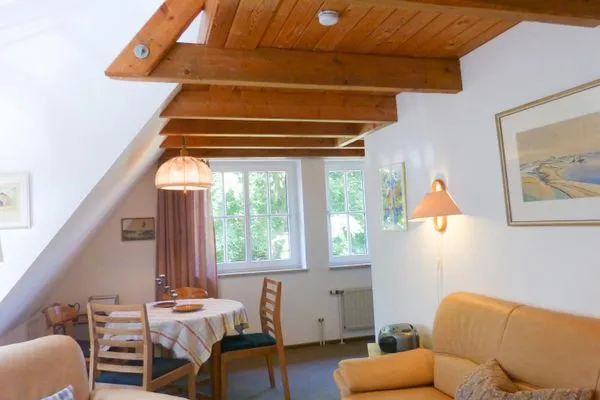 Esstisch in der Ferienwohnung Anne in Nebel auf Amrum Haus Troeltsch Ferienwohnung *Anne*