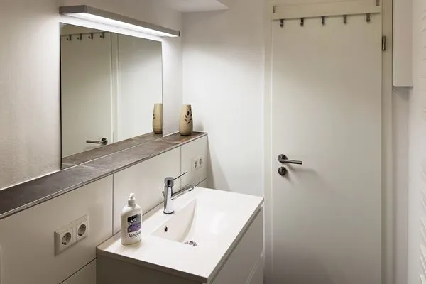 Badezimmer 1 der Ferienwohnung Agnes im Haus Diana in Wittdün auf Amrum Haus Diana Ferienwohnung „Agnes"