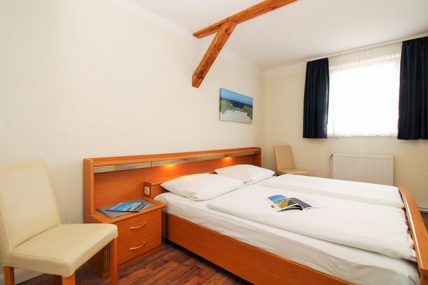  Haus Neue Reihe 118 Fewo 2 - MOLLI-BLICK Kühlungsborn-West - Schlafzimmer
