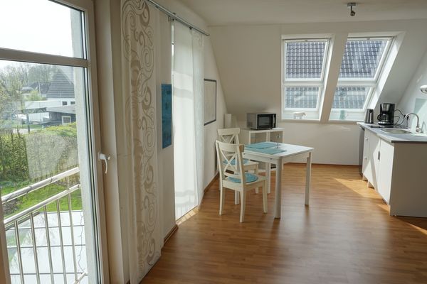  Fewo Aron Tönning - Küche mit Esstisch