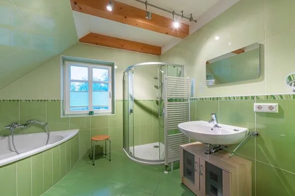 Ferienhaus Havelquelle Badezimmer mit Badewanne  Havelquelle