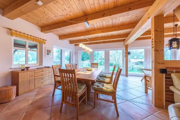 Ferienhaus Havelquelle Essbereich mit Blick in den Garten  Havelquelle