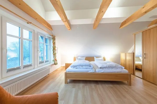Ferienhaus Havelquelle eines der Schlafzimmer mit Doppelbett  Havelquelle