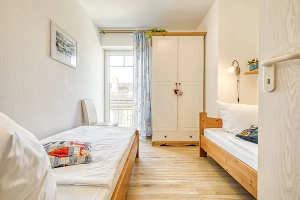 Schlafzimmer mit zwei Einzelbetten Parkresidenz am Hafen Wohnung HF 14