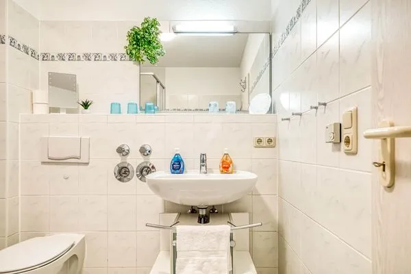 Badezimmer mit Dusche Parkresidenz am Hafen Wohnung HF 14